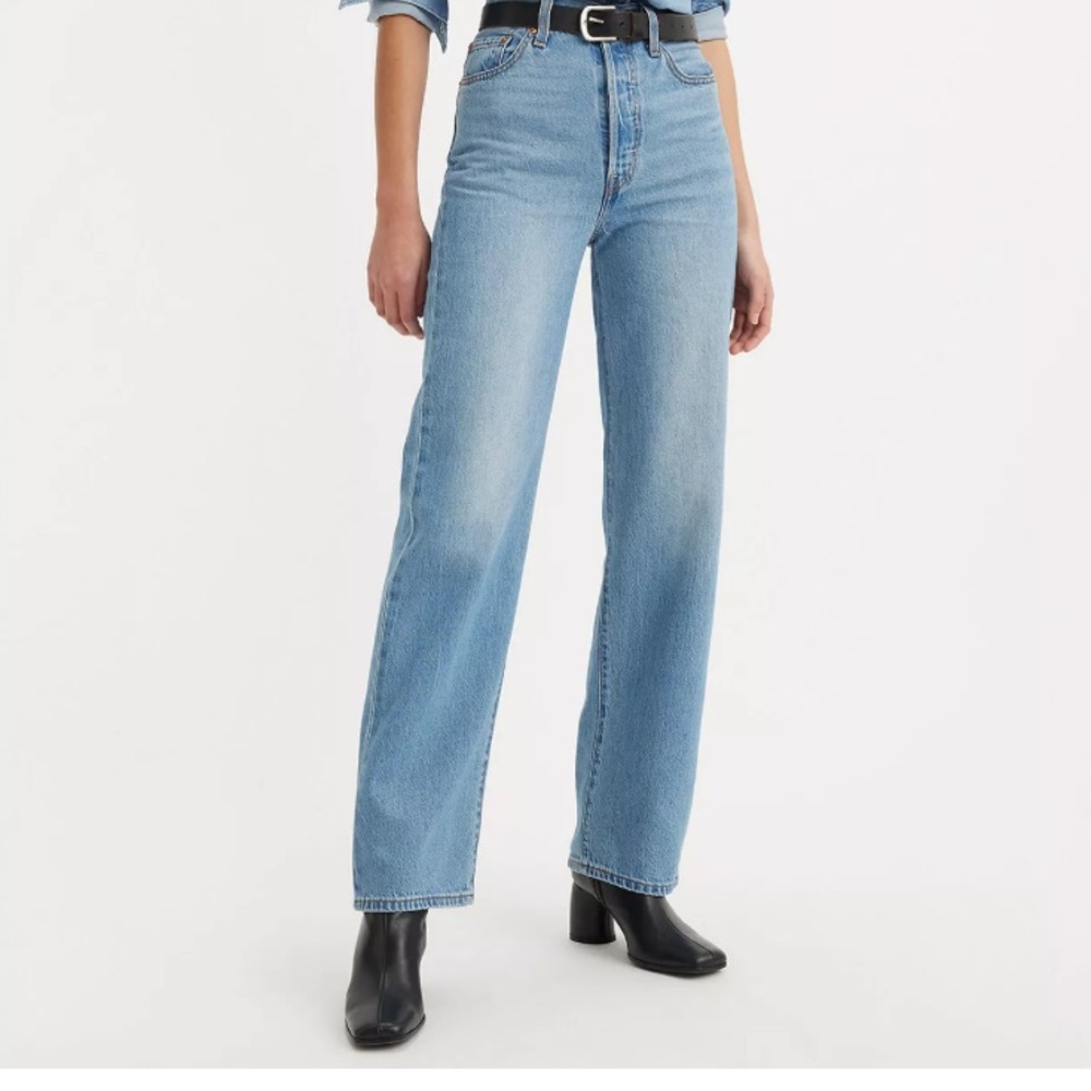 Levi’s ribcage straight denim in light medium wash